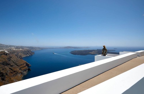 Vourvoulos Villa | Thrilling Santorini Apartment | Vanica Apartment | 2 Bedrooms