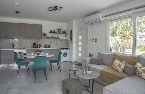 Monopari Apartment | Thyme Aroma - Quiet Nature Patio