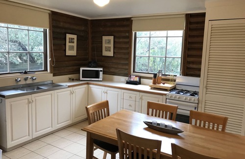 Ocean Grove Cottage | Ti-Tree Village