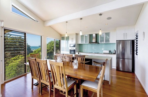 Diamond Beach House | Tidemark backs on to the beautiful Diamond Beach, Ocean views at their finest