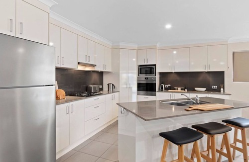 Tomakin House | Tides at Tomakin - walk to the beach
