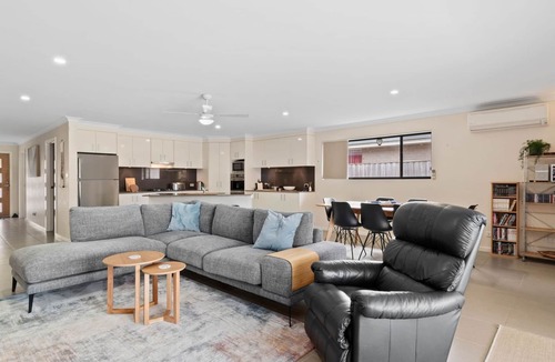 Tomakin House | Tides at Tomakin - walk to the beach