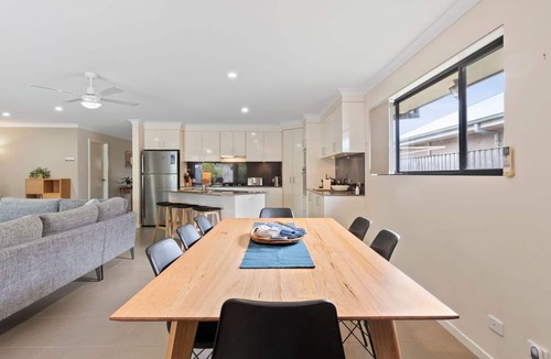 Tomakin House | Tides at Tomakin - walk to the beach