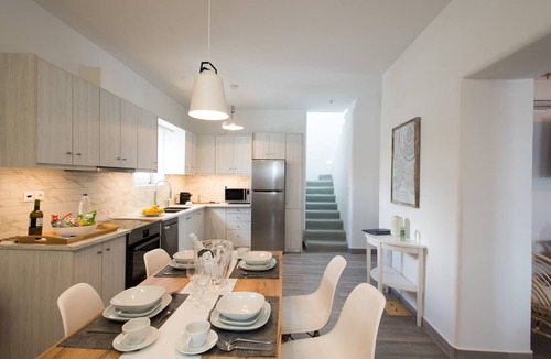 Paraga Villa | TIFFANYS VILLAS -PRIVATE Luxury Villa & Pool with Sea Views