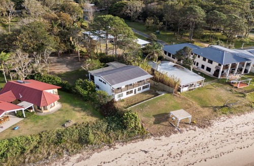 Beachmere House | Time to Drift, Time to Reset