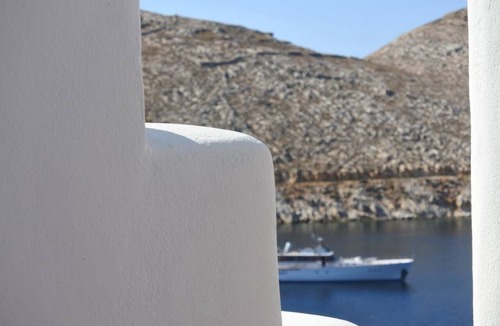 Panormos Villa | Tinos : House/villa & Suites