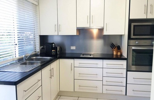 Coolum Beach Apartment | Tiny Comfy Flat with Bikes