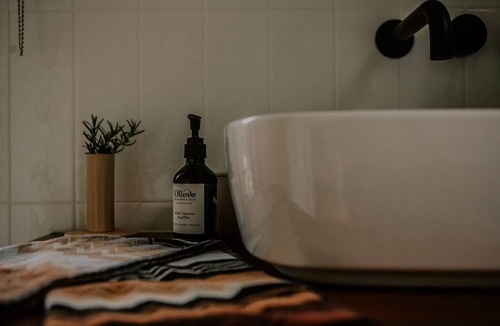 Grevillia Bed & Breakfast | Tiny Home with outdoor heated pool (Pet-Friendly!)