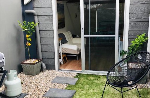 East Devonport Apartment | Tiny Tom - Hidden beside the river Mersey