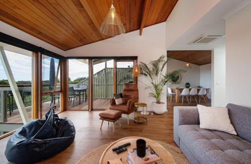 Cape Schanck Villa | TJ's Tree House with Ocean Views