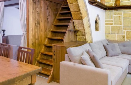 Soroni House | To Kamariko