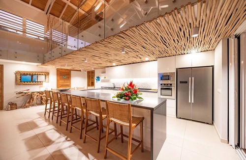 Teavaro Villa | Tohora by Tahiti Homes 5-bedroom beachfront villa with swimming pool.