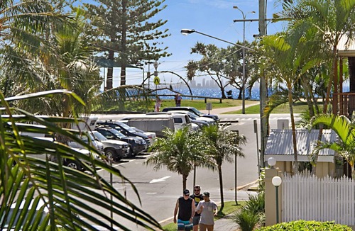 Coolangatta Apartment | Tondio Terrace Flat 1 Budget accommodation only 200m walk to Rainbow Beach