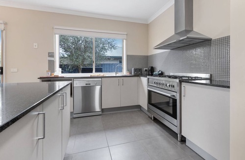 Paynesville House | Toonalook Retreat - A comfortable and spacious 3 bedroom, pet-friendly home