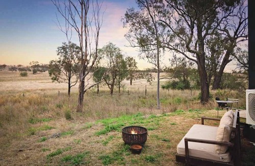 Goombungee House | Toowoomba Valley Views by Tiny Away