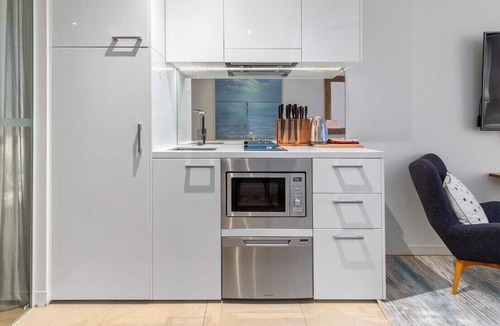 Frankston Apartment | Top floor, fantastic views and impeccable quality