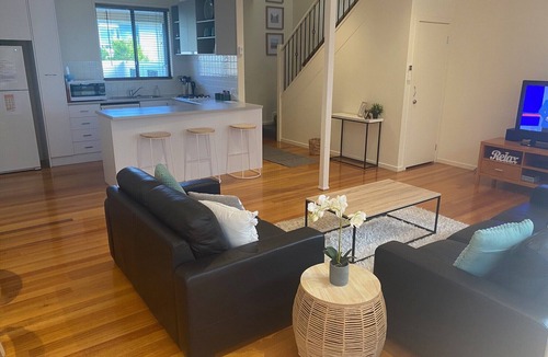 Ocean Grove House | Top Location - 5 minute walk to Beach. Short stroll to Main Street. Perfect!