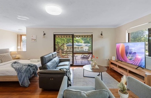 Robertson House | Top Value | Dual-Living Sleep 15 | Great Location