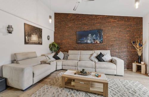 Torquay Apartment | 'Torquay Terrace' Coastal Charm and Laidback Living
