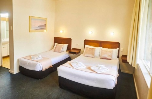 Strathfield Hotel | Town & Country Motel