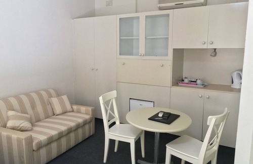 Strathfield Hotel | Town & Country Motel