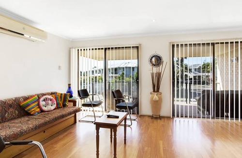 Salamander Bay House | Townhouse in the heart of Port Stephens