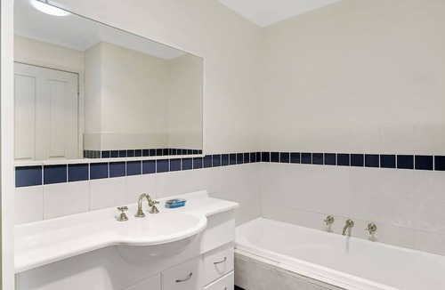 Salamander Bay House | Townhouse in the heart of Port Stephens