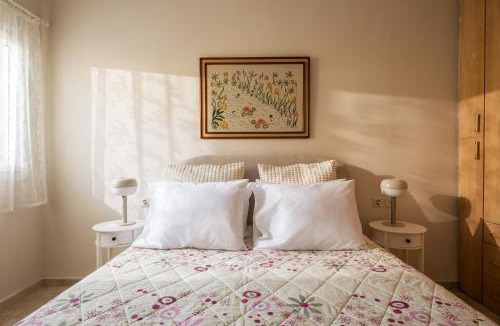 Dafnata Apartment | Traditional Rustic Maisonette and House by Konnect