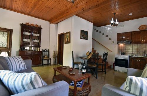Antipernoi House | Traditional Greek Maisonette in Antiperni Village