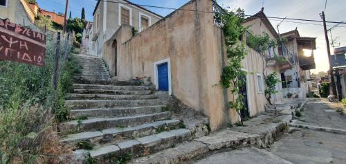 Gythio House | Traditional Hillside Cottage
