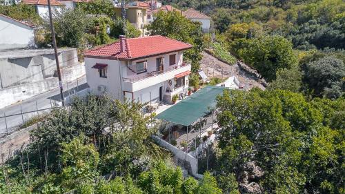 Kinyra House | Traditional House Maries