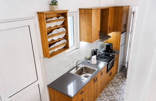 Kefalos Apartment | Traditional Κefalos Apt with Wooden Ceilings