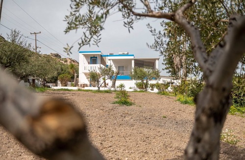 Kefalos Apartment | Traditional Κefalos Apt with Wooden Ceilings