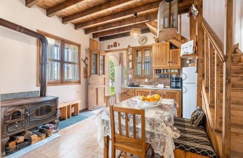 Vation Apartment | Traditional Thea Home Vati Rhodes