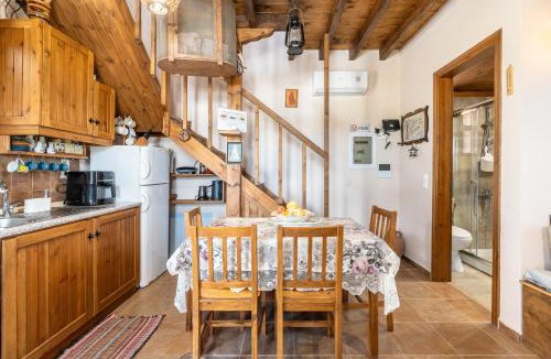 Vation Apartment | Traditional Thea Home Vati Rhodes