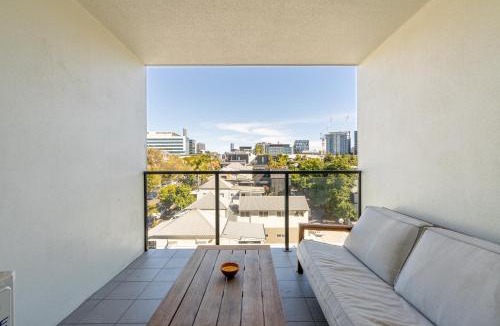 Bowen Hills Apartment | Tranquil 2-Bed Inner City Retreat with Parking