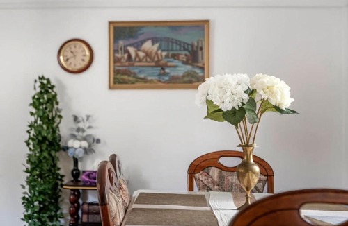 Narrabundah House | Tranquil 3 Bedroom Retreat