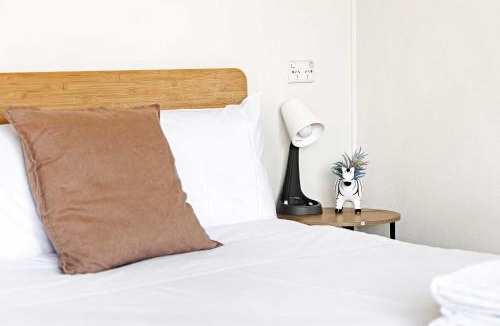 Canley Vale House | Tranquil Double Room - Walk to Train & Cabramatta Eats - Shared Bathroom