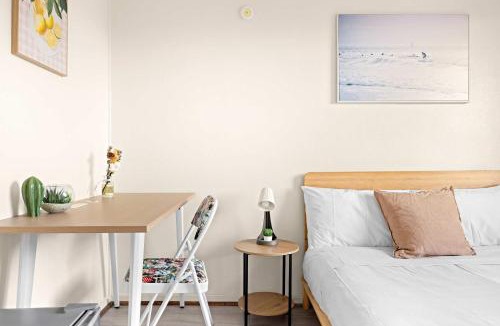 Canley Vale House | Tranquil Double Room - Walk to Train & Cabramatta Eats - Shared Bathroom