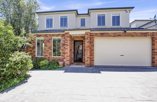 Dromana House | Tranquil Escape by Ready Set Stay - Beach, shops, internet, Foosball