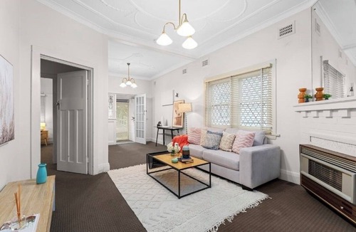 Bexley North House | 'Tranquil Home: City, Beach, Airport'