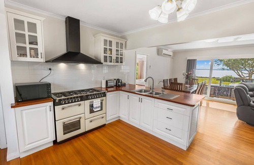 Raymond Island House | Tranquility Point - Perfect for those looking to enjoy some peace