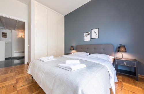 Neos Kosmos Apartment | Traveler's Dream 4 brdm Renovated Penthouse