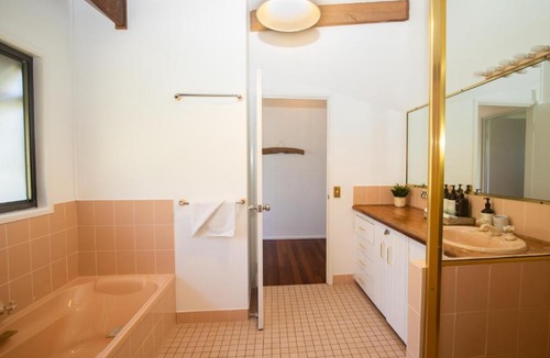 Point Lookout House | Tree & Sea - sleeps 11 - dual living