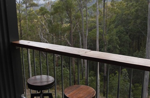 Austinville House | Treehouse #3, Tri-Level, Large BBQ. Amazing views