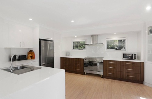 Macmasters Beach House | Treehouse on Stone - House and Private Guest Suite