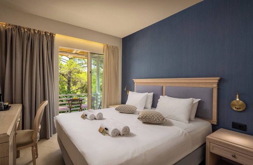 Ixia Hotel | Trees Art Hotel & Suites