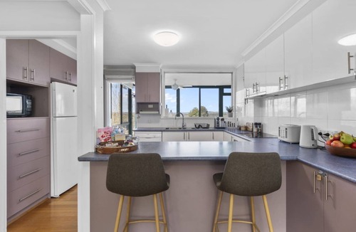 Kooringal House | Treetop Retreat - Spectacular Views, Sleeps 10