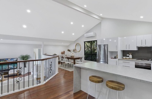 Hardys Bay House | Treetop's on the Bay