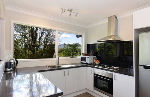 Kangaroo Valley House | Treetops - Three bedroom home with great views, in the village!